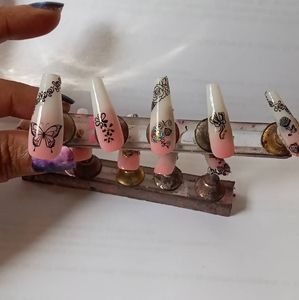 Press on nails